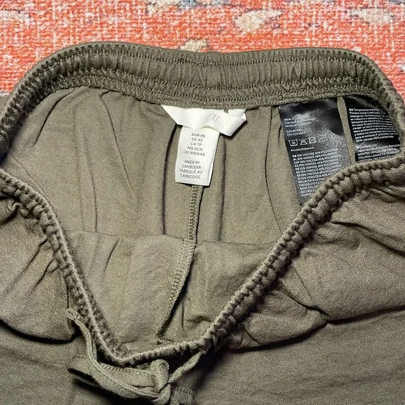 H&M Drawstring Short - Picture 2 of 2
